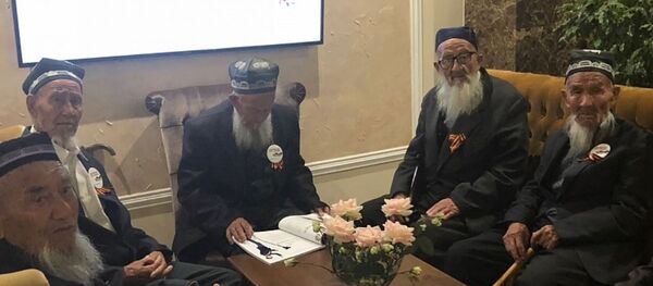 Группа ветеранов из Узбекистана по ошибке прилетела в Сочи  - Sputnik Узбекистан