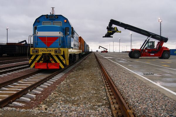 Сухой порт занимает 149 гектаров и включает в себя контейнерную площадку, терминал и железнодорожные пути Сухой порт занимает 149 гектаров и включает в себя контейнерную площадку, терминал и железнодорожные пути - Sputnik Узбекистан