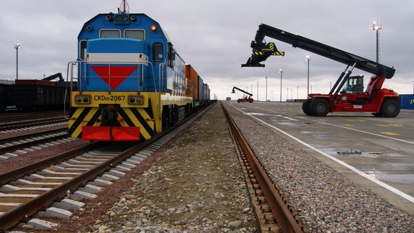 Сухой порт занимает 149 гектаров и включает в себя контейнерную площадку, терминал и железнодорожные пути - Sputnik Узбекистан