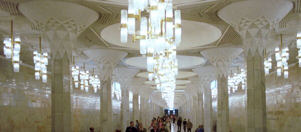 Станция метро Мустакиллик Майдони (Площадь Независимости) в Ташкенте Станция метро Мустакиллик Майдони (Площадь Независимости) в Ташкенте - Sputnik Ўзбекистон