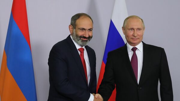 Prezident RF V. Putin vstretilsya s premyer-ministrom Armenii N. Pashinyanom - Sputnik Oʻzbekiston