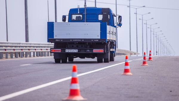 Тестовые испытания российских беспилотных автомобилей на автоподходах к Крымскому мосту - Sputnik Узбекистан