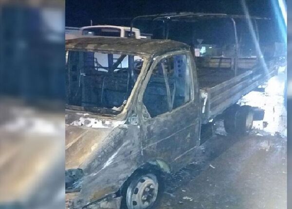 Автомобиль Газель полностью сгорел в Ташкенте Автомобиль Газель полностью сгорел в Ташкенте - Sputnik Узбекистан