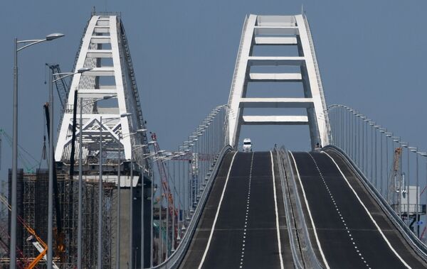 Крымский мост — самый протяженный не только в России, но и в Европе, его длина составляет 19 км. - Sputnik Узбекистан