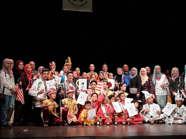 Ансамбль песни и танца Шош Наволари на фестивале в Париже - Sputnik Узбекистан