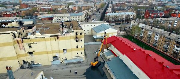 В Кемерово приступили к сносу ТЦ Зимняя вишня В Кемерово приступили к сносу ТЦ Зимняя вишня - Sputnik Узбекистан