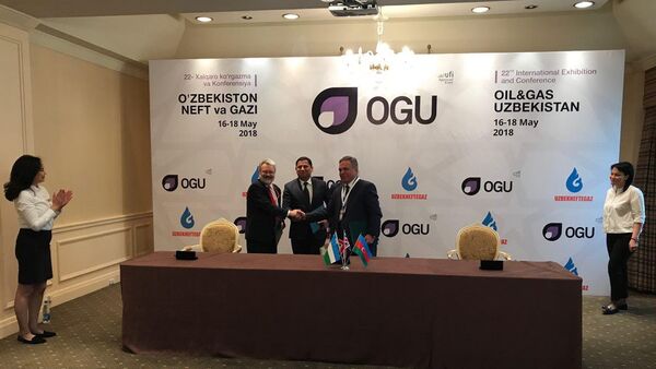 BP и SOCAR подписали меморандум о сотрудничестве с Узбекнефтегазом - Sputnik Узбекистан