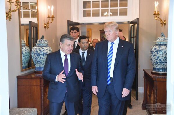 Президент Узбекистана Шавкат Мирзиёев на встрече с Дональдом Трампом - Sputnik Узбекистан