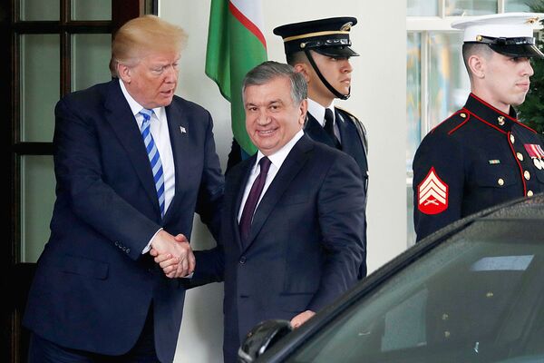 Президент Узбекистана Шавкат Мирзиёев и Президент США Дональд Трамп - Sputnik Узбекистан