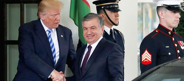 Президент Узбекистана Шавкат Мирзиёев и Президент США Дональд Трамп - Sputnik Узбекистан