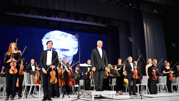 Выступление Национального филармонического оркестра России под управлением выдающегося скрипача, виртуоза Владимира Спивакова в Ташкенте - Sputnik Узбекистан