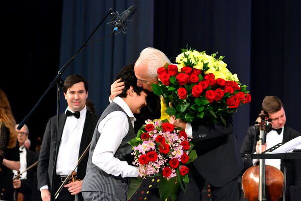 Выступление Национального филармонического оркестра России под управлением выдающегося скрипача, виртуоза Владимира Спивакова в Ташкенте  - Sputnik Узбекистан