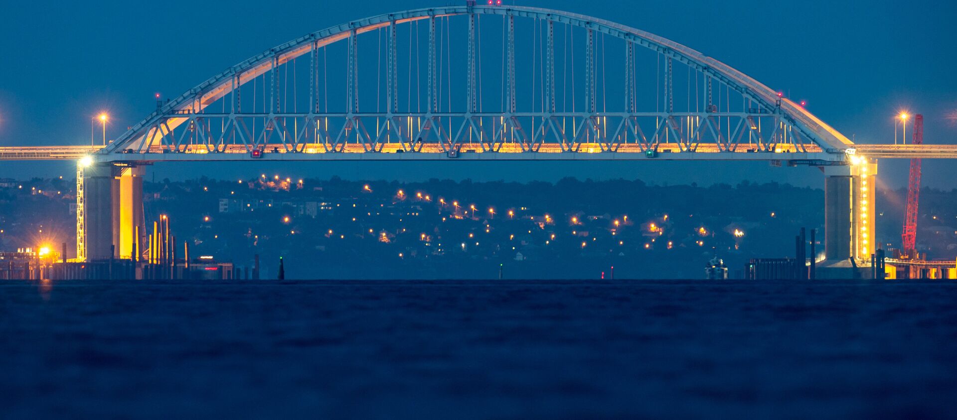 Крымский мост через Керченский пролив - Sputnik Узбекистан, 1920, 17.05.2018