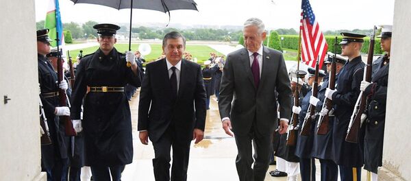 Президент Узбекистана Шавкат Мирзиёев посетил Пентагон США Президент Узбекистана Шавкат Мирзиёев посетил Пентагон США - Sputnik Ўзбекистон