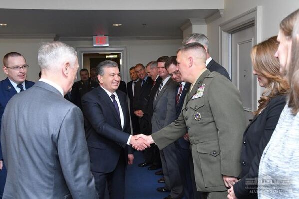 Шавкат Мирзиёев посетил Пентагон - Sputnik Узбекистан