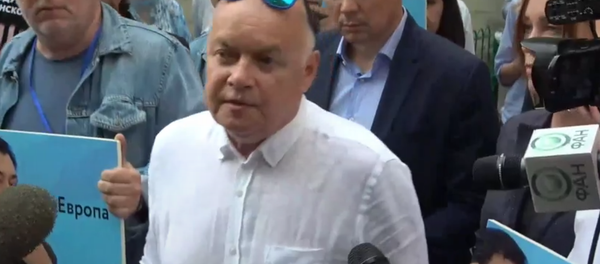 LIVE: Митинг в поддержку арестованного на Украине журналиста Кирилла Вышинского LIVE: Митинг в поддержку арестованного на Украине журналиста Кирилла Вышинского - Sputnik Узбекистан