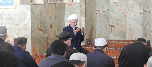 В Душанбе прошел Намаз в честь месяца Рамадан - Sputnik Узбекистан