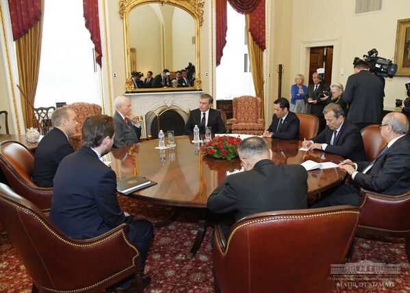 Президент Узбекистана провел встречу с конгрессменами - Sputnik Узбекистан