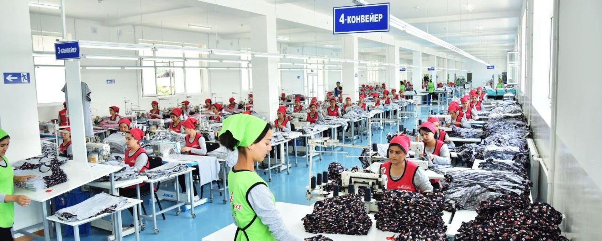 На текстильном предприятии Milana teхtilе в селе Хакан Андижанского района - Sputnik Ўзбекистон, 1920, 22.10.2025