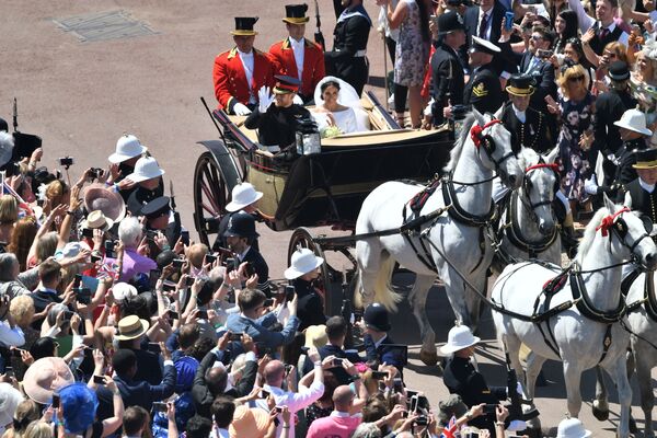 Для жителей Великобритании свадьба принца стала настоящим праздником. - Sputnik Узбекистан