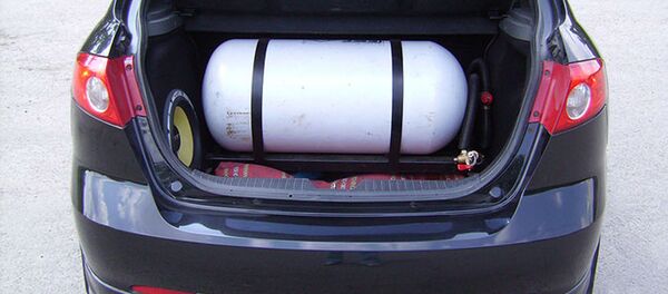 Avtomobil s gazovim ballonom Avtomobil s gazovim ballonom - Sputnik O‘zbekiston