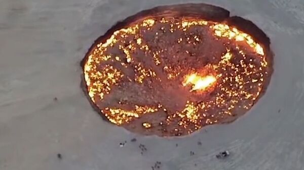 Ogon v gazovom kratere v Turkmenistane ne gasnet s 1971 goda - Sputnik Oʻzbekiston