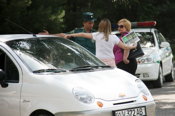 Рейд с сотрудниками УБДД Ташкента  - Sputnik Узбекистан