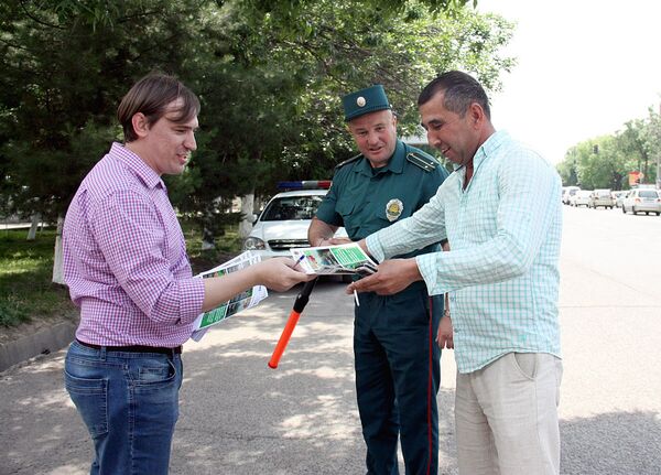 Рейд с сотрудниками УБДД Ташкента  - Sputnik Узбекистан