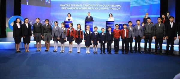 Демонстрация новой школьной формы - Sputnik Узбекистан