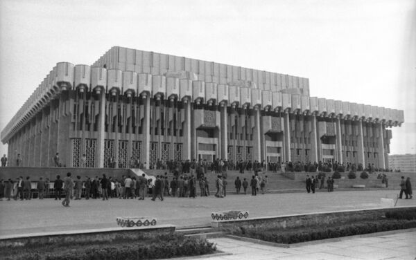 Дворец Дружбы народов в Ташкенте во время юбилейного Международного кинофестиваля стран Азии Африки и Латинской Америки - Sputnik Узбекистан