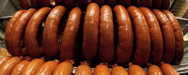 Участок формовки колбасных изделий мясоперерабатывающего предприятия - Sputnik Узбекистан