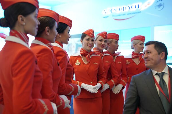 Стюардессы авиакомпании Аэрофлот на Петербургском международном экономическом форуме - Sputnik Узбекистан