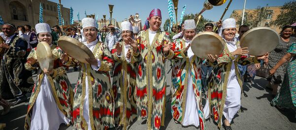 Uchastniki festivalya Sholk i Spetsii v Buxare - Sputnik O‘zbekiston