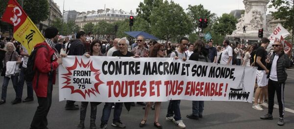 Антиправительственная акция в Париже Антиправительственная акция в Париже - Sputnik Узбекистан