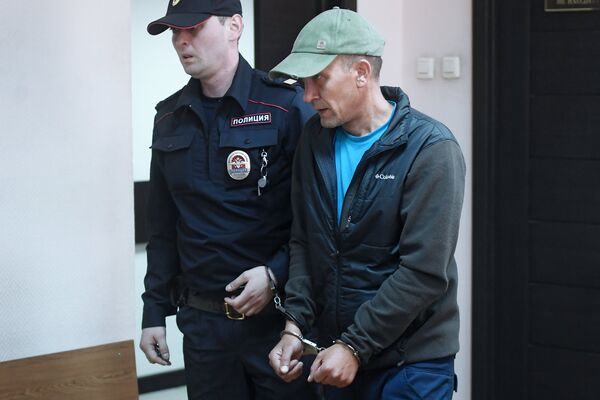 Вандал, повредивший картину в Третьяковке, оказался выходцем из Узбекистана Вандал, повредивший картину в Третьяковке, оказался выходцем из Узбекистана - Sputnik Узбекистан