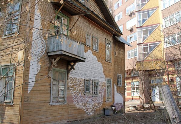Произведение стрит-арта  на жилом здании в исторической части Нижнего Новгорода - Sputnik Узбекистан