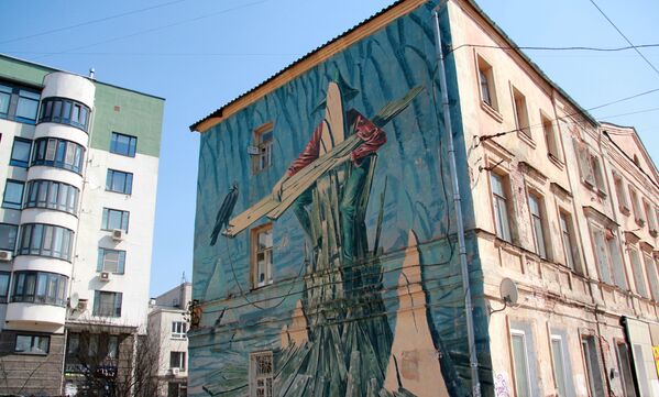 Произведение стрит-арта  на жилом здании в исторической части Нижнего Новгорода - Sputnik Узбекистан