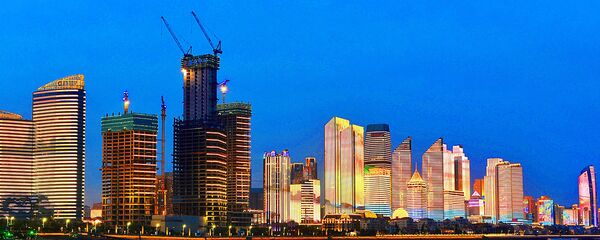 Небоскребы в городе Циндао, Китайская Народная Республика Небоскребы в городе Циндао, Китайская Народная Республика - Sputnik Ўзбекистон