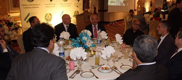 Покистонда ўтказилган ифторлик маросими Покистонда ўтказилган ифторлик маросими - Sputnik Ўзбекистон