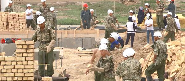 2018 йил мартда “Обод қишлоқ” дастури тўғрисидаги ҳужжатлар қабул қилиниши Мирзачўл туманида узоқ йиллардан бери тўпланиб қолган муаммоларга ечим топди. 2018 йил мартда “Обод қишлоқ” дастури тўғрисидаги ҳужжатлар қабул қилиниши Мирзачўл туманида узоқ йиллардан бери тўпланиб қолган муаммоларга ечим топди. - Sputnik Ўзбекистон