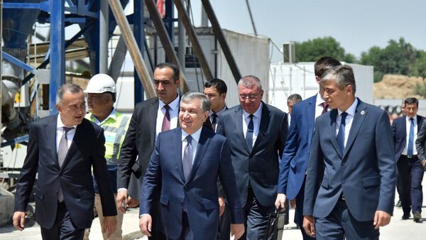 Президент осматривает проект Tashkent City - Sputnik Ўзбекистон
