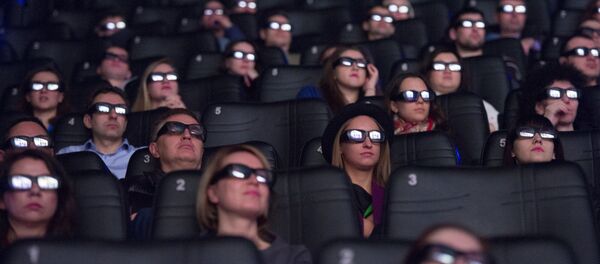 Зрители в специальных очках на открытии лазерного кинотеатра IMAX - Sputnik Узбекистан