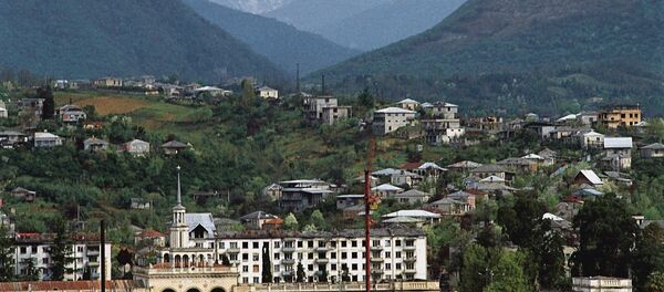 Железнодорожный вокзал в Сухуми, архивное фото Железнодорожный вокзал в Сухуми, архивное фото - Sputnik Ўзбекистон