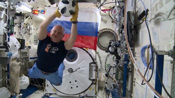 Российские космонавты провели тренировку по футболу на МКС - Sputnik Ўзбекистон