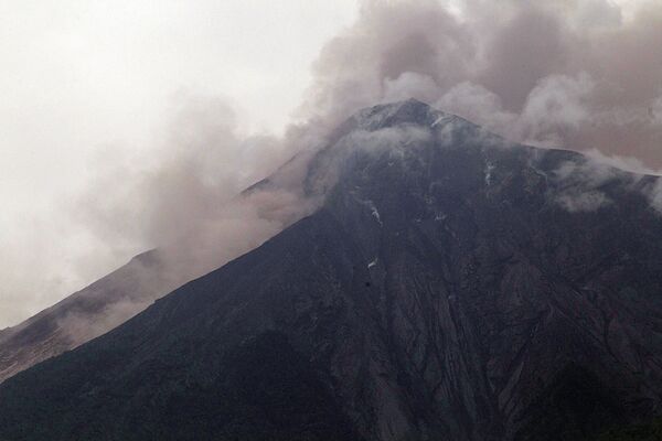 Извержение вулкана Фуэго в Гватемале - Sputnik Узбекистан