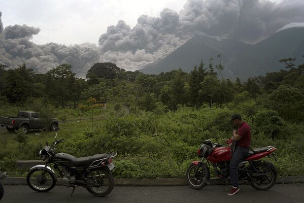 Извержение вулкана в Гватемале - Sputnik Узбекистан
