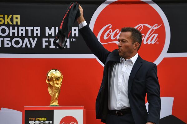 Лотар Маттеус: болельщики приедут ради футбола, а уедут с любовью к России Лотар Маттеус: болельщики приедут ради футбола, а уедут с любовью к России - Sputnik Узбекистан