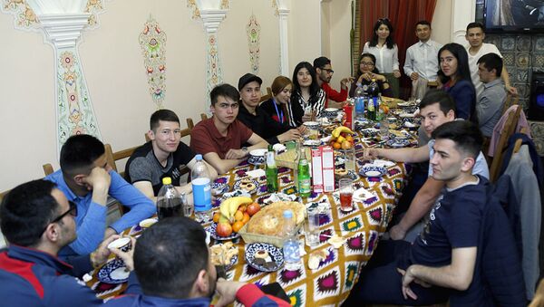 Содружество узбекской молодежи  в Санкт-Петербурге - Sputnik Узбекистан