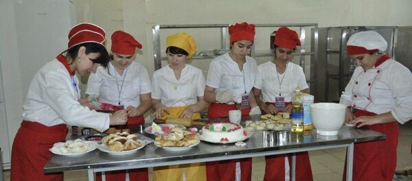 Студенты колледжа Студенты колледжа - Sputnik Ўзбекистон