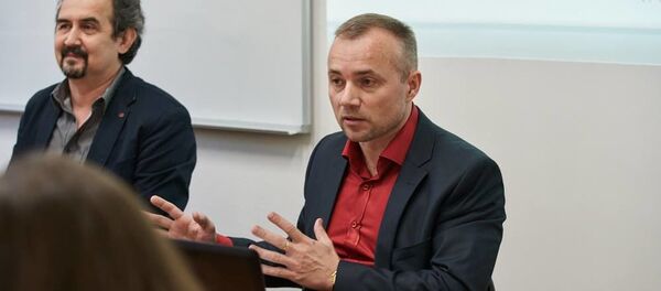 Руководитель аналитической группы Центральная Евразия Владимир Парамонов Руководитель аналитической группы Центральная Евразия Владимир Парамонов - Sputnik Узбекистан